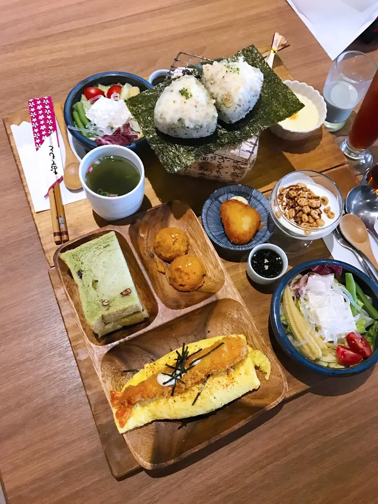 【美食】樂禾田海安店，早午餐日夕食手燒厚鬆餅，飯糰天婦羅人氣餐點，台南府城新穎日系簡約風格IG打卡餐廳