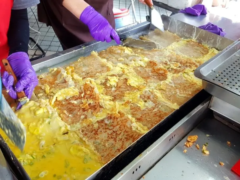 《高雄美食》溢香溱古早味蛋餅❤榮總周邊美食~大阪燒蛋餅，超美味｡