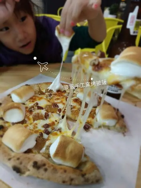 (台中/沙鹿) 麥販手作窯烤披薩， 大膽創新，原物料都來自義大利，口感不同於一般市面上的披薩噢！