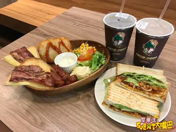 台中南區美食早午餐》土司森林(南門店)菜單價位大公開！不出國也能吃遍世界美食！台中興大南門路必吃美食小吃餐廳推薦。