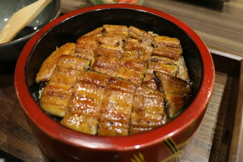 【臺中】閃亮亮鰻魚飯，開蓋就指數100%之浪漫鰻屋(老虎城)