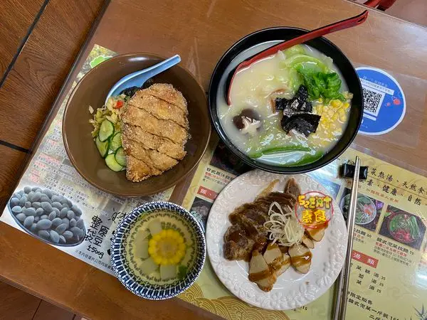 台中西屯素蔬食》頤品素食拉麵菜單價位大公開～多元化拉麵湯頭素食朋友的新選擇！台中漢口路必吃美食小吃餐廳推薦。