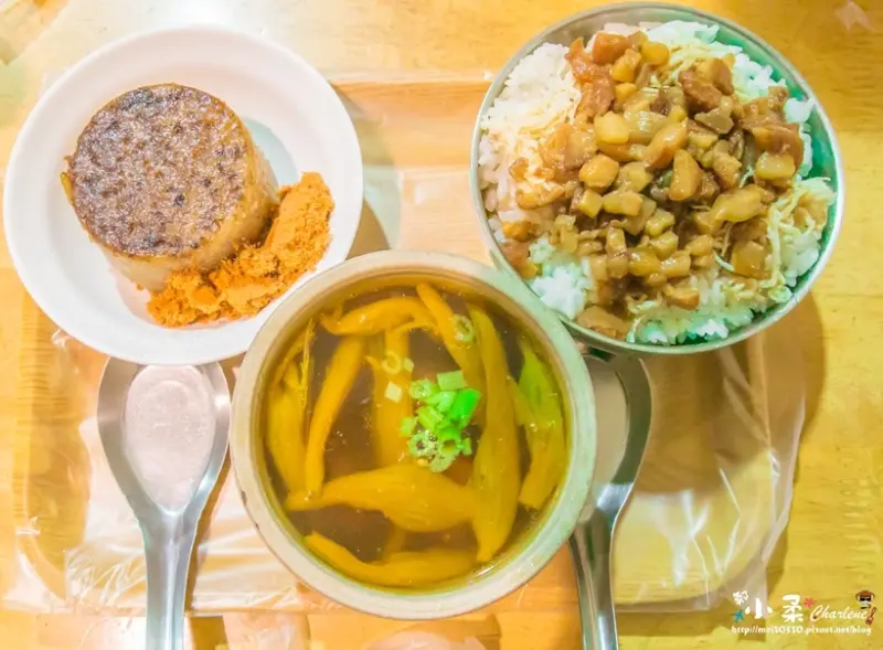 【宜蘭冬山】甲品香-筒仔米糕/招牌飯(魯肉+雞肉飯)/佛跳牆/排骨酥湯~平價美味好滿足~小可愛粉圓冰旁