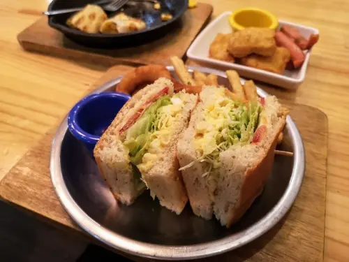 【新北淡水早午餐】Good Morning Tobo早安兔寶堡，百元平價早午餐，佛卡夏外酥內嫩！