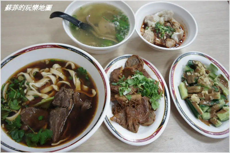 《捷運新店區公所站美食》三民煮藝～ 紅燒牛肉麵 紅油抄手 炸醬麵 滷菜 椒麻系列只辣你口不辣你胃  小吃店堅持傳統的好味道  把簡單做到不簡單