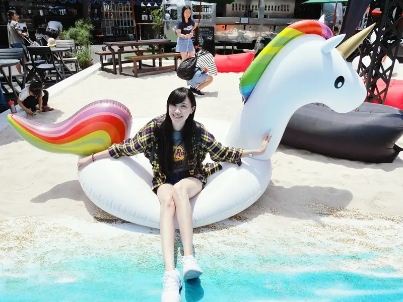 [國內旅遊] 信義區 COMMUNE A7貨櫃市集/2017年必來打卡之一/城市海灘瘋