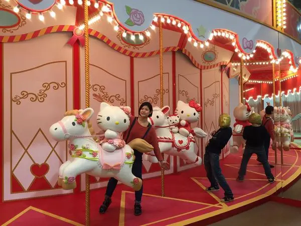 【台北。展覽】2016 Hello Kitty Go Around 歡樂嘉年華 // 讓人少女心大噴發的夢幻遊樂園，不是Kitty 迷也能玩得很開心