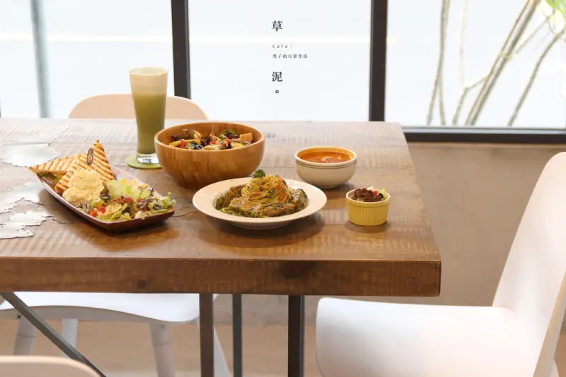 【男子的日常生活】草泥Cafe，舒心咖啡館，賣著台灣心情麵食三明治。台北六張犁/樂業街/咖啡選物店