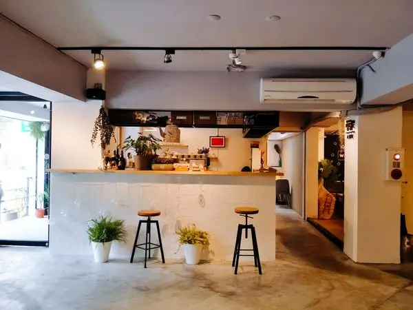 【草泥Cafe】早午餐｜咖啡與氣泡水的結合｜藝文空間｜