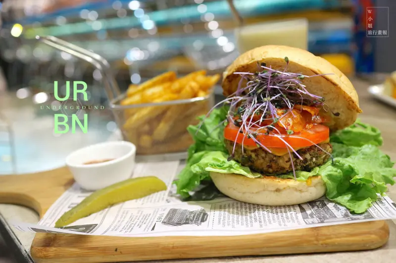 Ｗ小姐旅行畫報/ 台北食報｜URBN underground，時髦的質感潮蔬食，讓人驚艷的泡菜漢堡，豐富口感顛覆想像＃我的信義區愛店＃市政府站