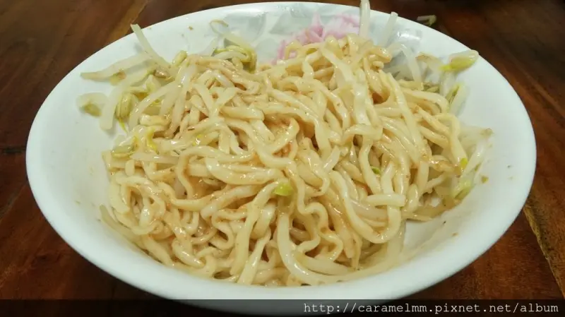 【宜蘭蘇澳】蘇澳冷泉手捍(桿)麵 餛飩湯 手工製麵 簡單大美味 巷仔內在地人氣美食