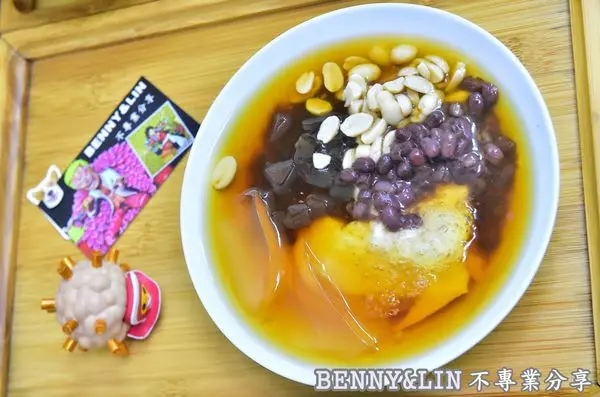 [台中北區美食]當日現做高CP值手工豆花，大滿足套餐百元有找呢! -- 果核豆花鄉(台中美食推薦、台中甜點推薦、中國醫美食、中華路甜點、台中豆花專賣店、傳統手工豆花)