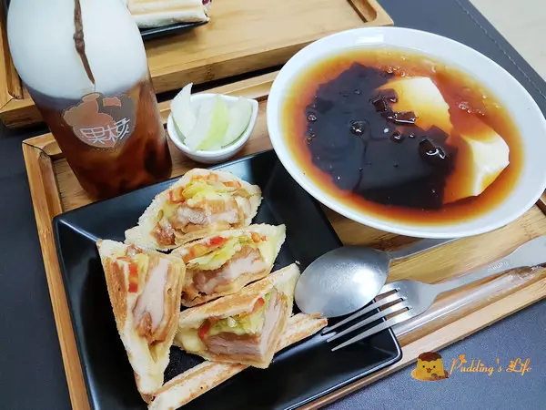 【台中食記】一中商圈高CP值套餐小輕食大滿足《果核豆花鄉》熱壓吐司/方塊粉圓