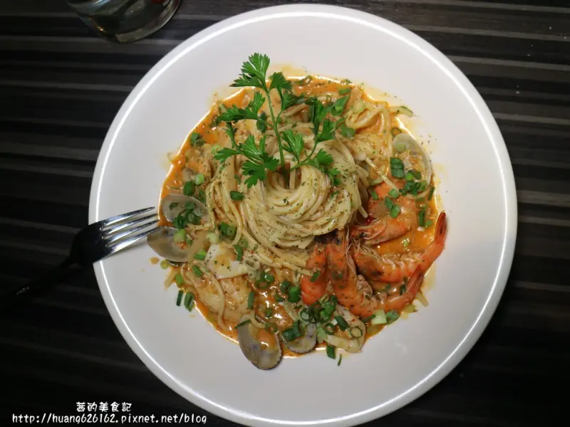 【台北松山區】2017年"泰式紅咖哩義大利麵"新登場『洋城義大利餐廳-慶城店』三哇滴喀海鮮義大利麵/慶城街1號百貨商城 異國美食/捷運南京復興