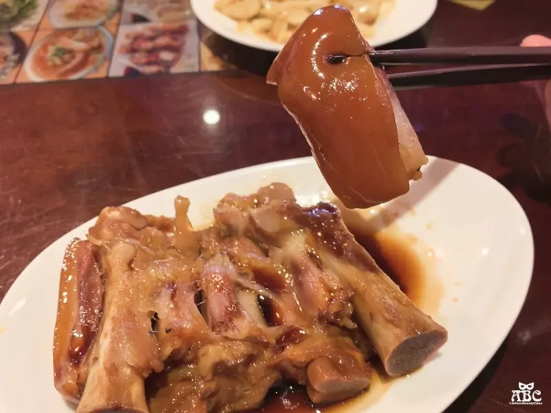 新竹美食|老饕必吃！古早味傳統美食推薦珈賀食堂，舒適空間有冷氣。