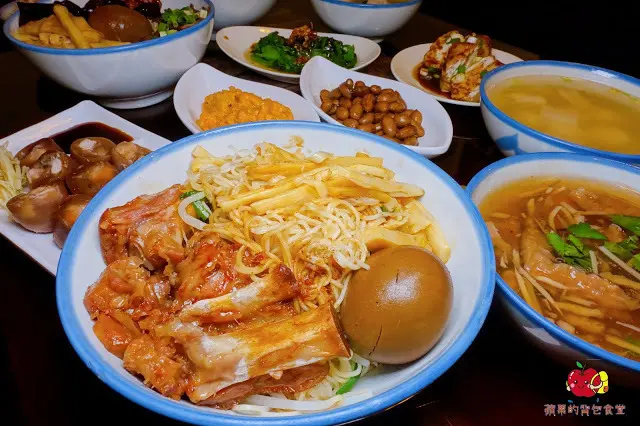 [豬腳麵線] 新竹 - 珈賀食堂 軟嫩瘦肉與滿滿膠質的豬腳麵線 傳統豬油拌飯香氣滿滿 完整肉塊手工製作肉羹 真材實料古早味小吃

