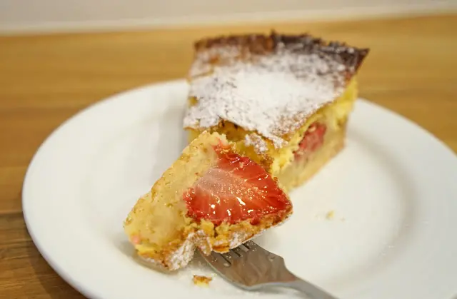 [食記] 新竹 Schäfer 希弗德式烘焙。初嘗。酸奶油烤草莓蛋糕 (巨城商圈)