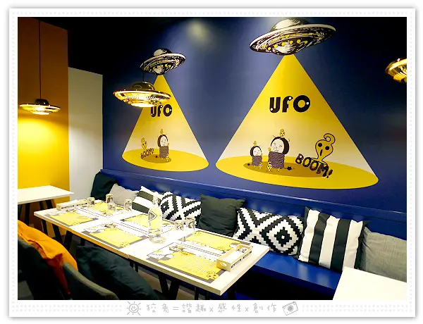 [台南食記] UFO cafe&food~外星人主題餐廳！拖鞋麵包早午餐、莊園級手沖咖啡、精緻手工甜點！臉書打卡送甜塔喔！