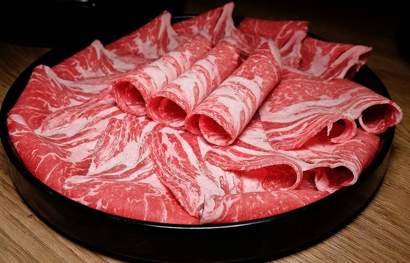 兩個人各498就有好湯頭的麻辣鍋, 還有天使紅蝦海鮮盤,沙朗牛與黑鮪魚生魚片!! 打狗霸 TAKAO 1972  德立莊店