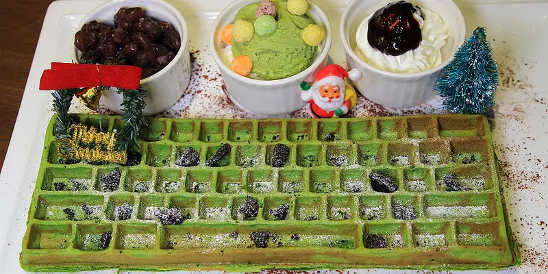 [台北東區]Cross Cafe克勞斯咖啡店:抹茶控瘋狂了，連鍵盤都可以吃：抹茶鍵盤鬆餅~會爆漿牽絲的巧克力枕花生(超邪惡),義大利麵香辣Q彈,服務滿分的輕鬆咖啡廳(可充電.無線網路).忠孝復興站咖啡