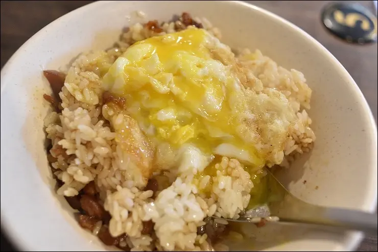 《捷運松山新店線/台電大樓站/公館站美食》阿英台灣料理~網友留言推薦的中風滷肉飯．公館台大排隊美食！