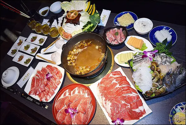 台中鍋物推薦。悅上引海鮮和牛鍋物。精緻鍋物高檔食材老饕最愛@sunny吃喝遊樂        
      