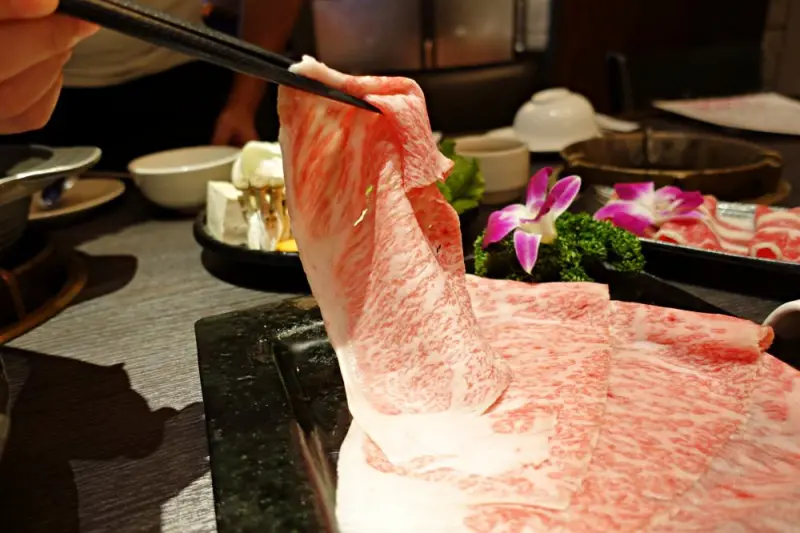 【台中美食】悅上引鍋物料理 澎湃豐富168元早午餐 星巴克喝到飽 超值加購澎湖花枝蝦仁漿超美味