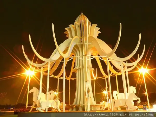 泰安之旋轉木馬,晚上旋轉木馬的唯美與浪漫,最夯最新打卡熱點喔!