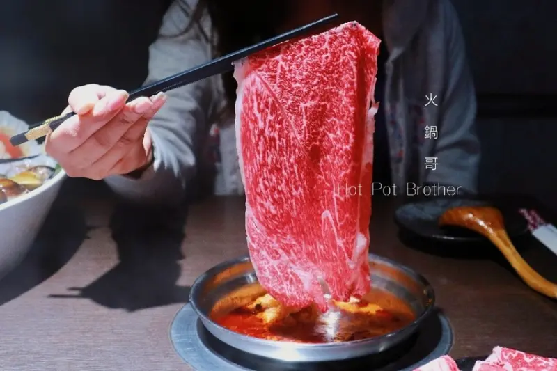 【台北萬隆】火鍋哥涮涮屋，銷魂的和牛三重奏雙人套餐 /黑毛和牛 / 涮涮鍋