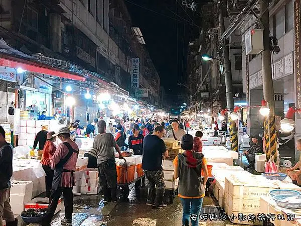 【基隆景點】凌晨三點夜訪崁仔頂漁市場  大推深夜食堂朱添鮮魚號  饕客最愛的生魚片