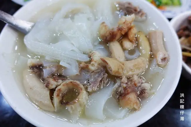 基隆美食 ▶ 洪記粿仔湯 ▶ 24小時營業 宵夜時段也可以吃到的豬腸粿仔・豬雜麵・豬頭肉 #基隆老店 #基隆宵夜