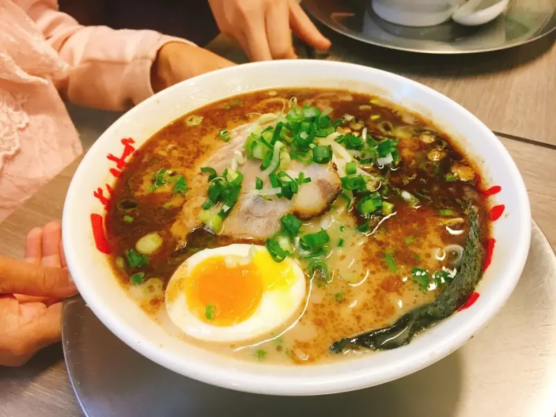 [台北]玩笑亭拉麵。黑蒜香油拉麵/叉燒丼 ATT 4 FUN拉麵推薦