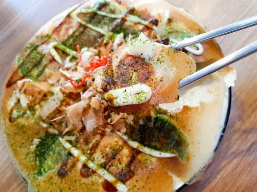 【鹽埕區美食】女子餃子 圓盤煎餃｜鍋燒麵 歡樂拚 圓盤+塔塔大集合 免費升級大阪燒