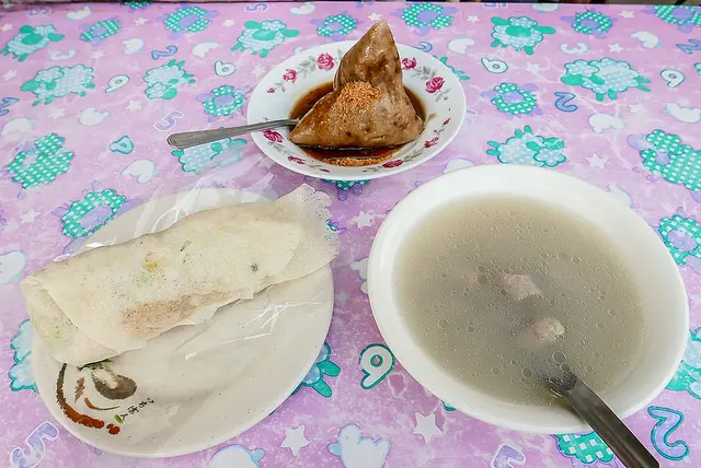 【跟著舒國治尋小吃之九十六】【高雄-美麗島站美食】三代春捲