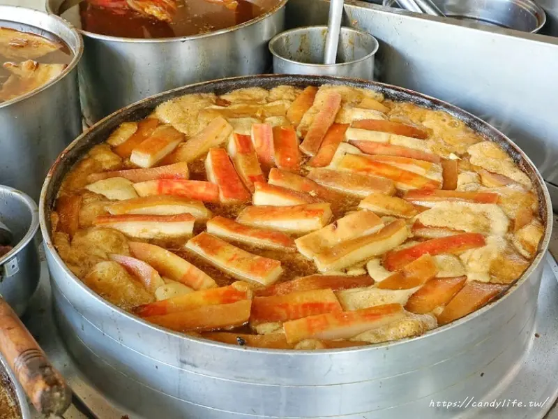 鄭爌肉飯│在地人激推的銅板美食，用餐時刻人潮大爆滿，台中爌肉飯推薦！