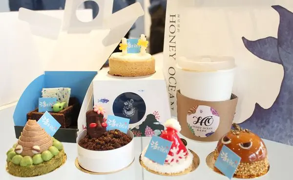 【桃園。美食】海是甜的Honey Ocean在ATT筷食尚設櫃囉！以外帶為主，附立食吧台，復活島巨人、寄居蟹、花園鰻經典甜點應有盡有，還有咖啡和鹹食