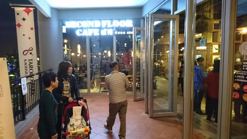 [食記][高雄市] Second Floor Cafe 貳樓餐廳 高雄店