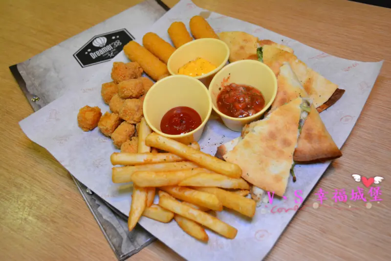 【台北美食】松山運動美式餐廳  Dreamer 38 ~ 一個擁有美食饗宴及運動熱情的餐廳，貼心設有不被打擾的VIP室