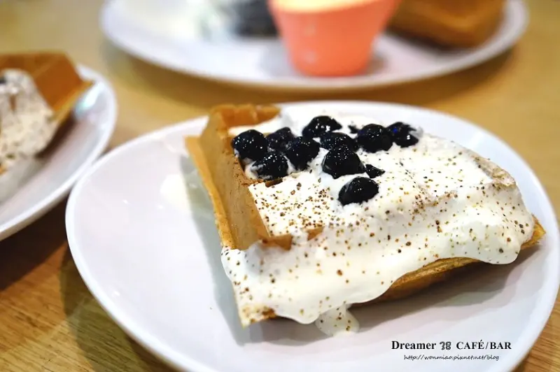 捷運中山國中站美食 夢想38 Dreamer 38 CAFE / BAR ✿✿ 松山運動美式餐廳 / 甜點 / 下午茶 / 輕食 / 聚餐 推薦 (完整菜單 menu)