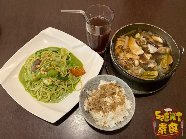 台中南屯素蔬食》見晴蔬食菜單價位大公開！平日只開晚上Cp值大爆表的素食義大利麵~台中必吃在地美食小吃餐廳推薦。