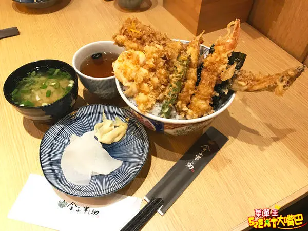 台中西屯美食日式丼飯》金子半之助菜單價位大公開！超重量級日本第一天丼排隊名店你吃過了嗎？台中新光三越必吃美食小吃餐廳推薦。