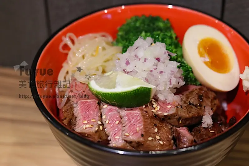 |台北內湖‧食| 粉嫩五分熟牛排丼《初牛 炭火直燒》近江南街.內湖科學園區.捷運港墘站