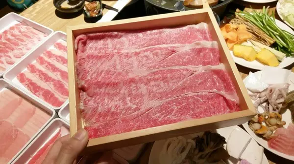 しゃぶしゃぶ温野菜日本涮涮鍋專門店-台南中西區高cp火鍋  豐富的蔬菜、肉品、海鮮及熟食  就是任您吃、吃到飽              