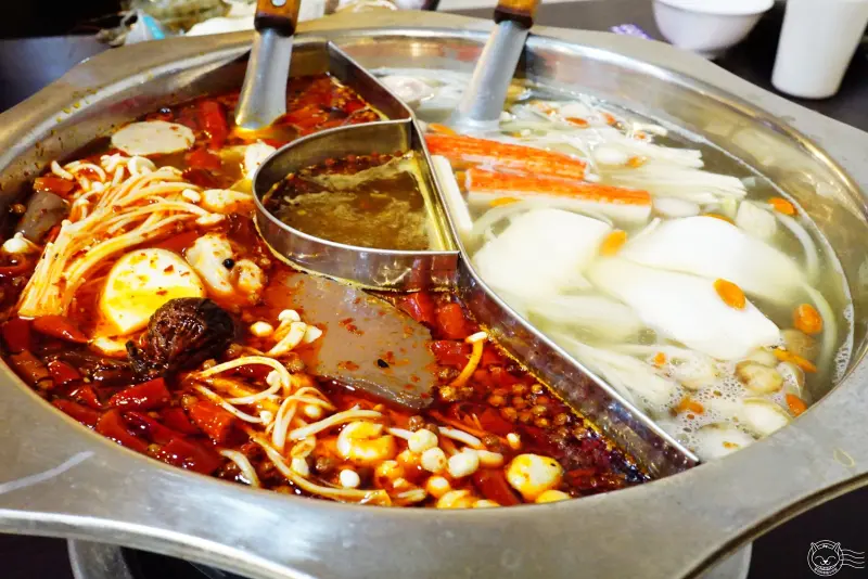 ※ 胖姊夫重慶麻辣火鍋 ※ 來自重慶的正宗麻辣火鍋好滋味！價格平實地道吃法，重慶老闆的家鄉味讓人一試成主顧！【星羽是吃貨-台中西屯】