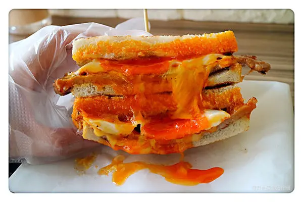 【台北美食】烤司院碳烤吐司專賣 ~ 失控起司肉蛋/超邪惡的起司✖️半熟蛋❤️太晚來會吃不到喔 - 捷運善導寺站 