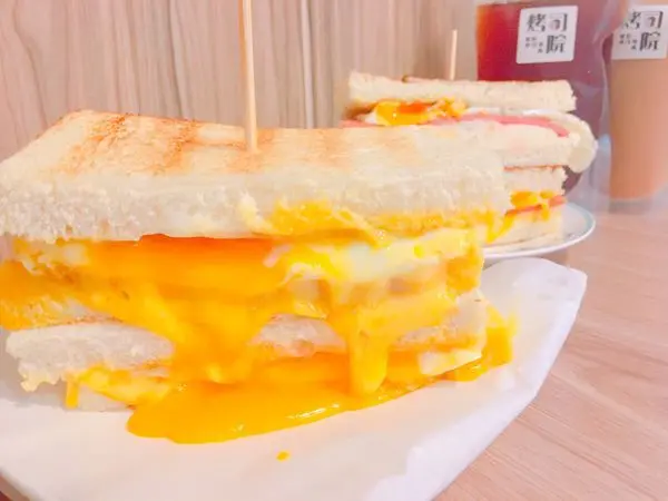 捷運善導寺站✿ 烤司院碳烤吐司專賣✿超級失控的失控起司肉蛋 ! 金黃瀑布超犯規~ 從視覺就收服人客!!