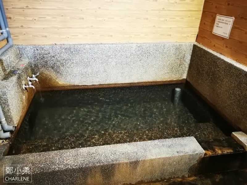 宜蘭礁溪|四季風日式泡湯-在地人推薦平價250元獨立雙人湯屋|裸湯大眾池150元|源頭乾淨溫泉