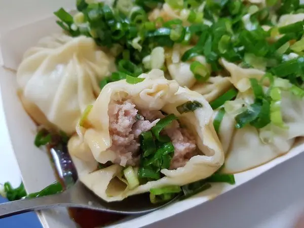 苗栗頭份上公園[鮮肉湯包] TVBS食尚玩家報導美食~湯包大顆又多汁~~葱花醬汁很有特色~搭配蛋花湯或其它湯都很美味呀! 2019食記