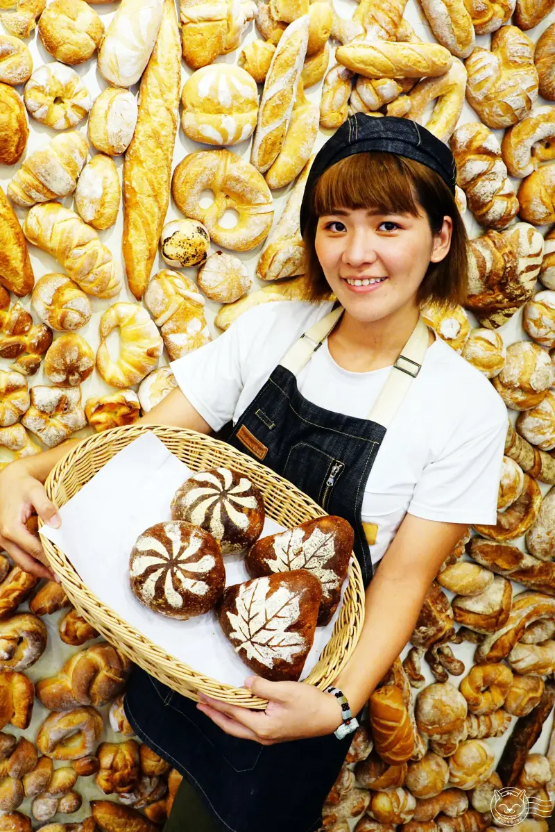 ※ 威利與查理烘焙手作坊 ※ 愛可頌跟吐司的捧油有福了！充滿正面能量的麵包店，麵包酵母自己養，價格平實料多實在~！【星羽是吃貨-台中北屯】