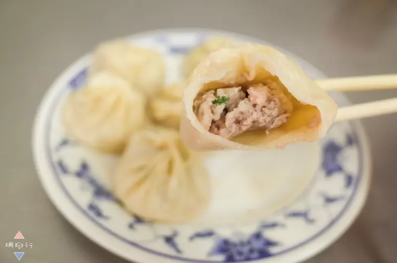 【高雄左營美食】龍佳饌小籠湯包．皮薄餡多、湯汁鮮甜的國民美食，超喜歡冰奶茶 (附完整菜單Menu)